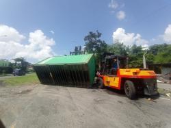 Truk Kontainer Terguling di Arteri Porong Sidoarjo, Putar Balik Sempit Jadi Penyebab