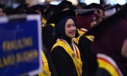 Cuma Ada di UGM: Ayah Raih Doktor IPK Sempurna, Putrinya Lulus Dokter Predikat Cum Laude