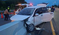 Avanza Tabrak Pembatas di Tol Pekanbaru, 2 Tewas 7 Luka