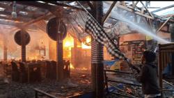 Kafe Resto di Kampung Turis Pangandaran Ludes Terbakar, Api Mengamuk Saat Angin Kencang