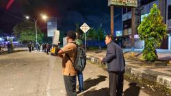 Pasukan Brimob dan Dalmas Dikerahkan Buka Blokade Jalan, Kapolresta Nyaris Terkena Lemparan Molotov