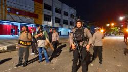 Breaking News!Kota Sorong Mencekam, Massa Blokade Lima Titik dan Lempari Polisi Dengan Molotov