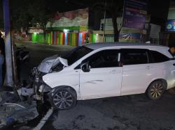 Kecelakaan Mobil Pelajar Tabrak 2 Motor di Simpang Empat Jalan Gus Dur Jombang, 1 Luka