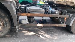 Nekat Salip Truk dari Kiri, Pemotor di Bypass Krian Sidoarjo Terluka Parah