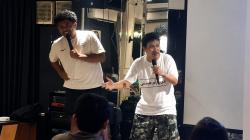 Gelak Tawa Pecah di Open Mic Comedy Club Rebel Surabaya