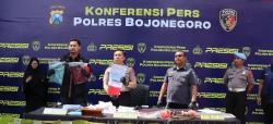 Iming-iming Haji Gratis, Komplotan Penipu Lansia Dibekuk Polres Bojonegoro