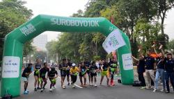 Komunitas Lari Surabaya Ramaikan Tantangan Relay Estafet