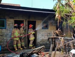 Dapur dan Kandang Terbakar Saat Pemilik Beraktivitas, Warga Bergerak Cepat Selamatkan Rumah