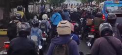 Tawuran Pecah Pagi Hari di Klender Bikin Macet Parah Jalan I Gusti Ngurah Rai