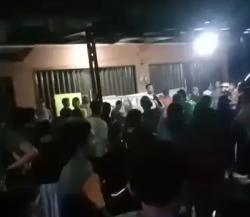 Buntut Banjir 1 Meter, Warga Villa Kencana Karawang Segel Kantor Developer