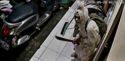 Sosok Pocong Bersenjata Golok Tebar Teror Buat Resah Warga, Aksinya Viral di Media Sosial
