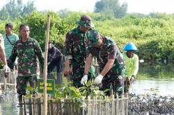 Perkuat Ketahanan Pesisir, TNI AD Tanam Mangrove di Kawasan Pilang Sari Kendal