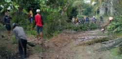Warga Jatisari Gotong Royong Sambil Menanti Jalan Impian, Harap Bantuan Pemprov Jabar Segera Turun