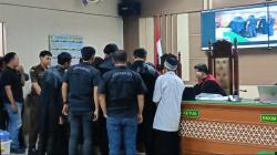 CCTV Ungkap Detik-detik Korban Pembunuhan di Indramayu Diangkut Pakai Pikap dan Bambu