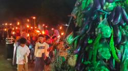 Sambut Idul Adha 1447 H, Ratusan Santri di Kediri Gelar Pawai Obor dan Kirab Gunungan Sayur