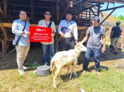 Hari Raya Iduladha 2026, IWO Bagikan Puluhan Paket Daging Kurban untuk Warga Indramayu