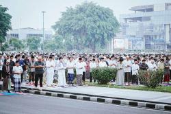 Ribuan Jemaah Ikuti Salat Id di Alun-alun, Banyumas Dapat Dua Sapi Kurban Presiden