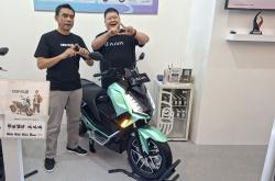 Adopsi Motor Listrik di Surabaya Makin Mudah dengan Skema Langganan Baterai Rp125 Ribu