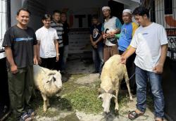 Dari Jurnalis untuk Masyarakat, IJTI Purwasuka Bagikan Daging Kurban di Purwasuka