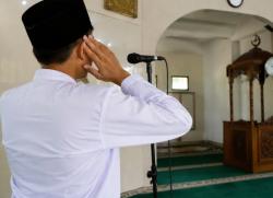 Bacok Pengendara Motor dengan Celurit, Remaja di Cirebon Dihukum Azan dan Mengaji
