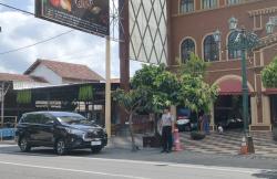 Polres Blitar Hadir Beri Rasa Aman Wisatawan di Hari Libur