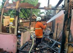 Diduga Lupa Matikan Tungku Saat Memasak Daging Kurban, 2 Rumah di Bondowoso Hangus Terbakar
