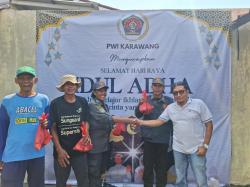 Iduladha 1447 H, PWI Karawang Bagikan 225 Kantong Daging Kurban untuk Warga dan Jurnalis