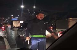 Viral Video Sopir Taksi Online Ngamuk dan Rusak Mobil Pengendara Lain di Tol JORR Pondok Pinang