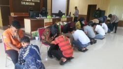 Viral Konten Pocong di Sragen, 7 Pelajar Menangis dan Sungkem ke Orang Tua di Hadapan Kapolres