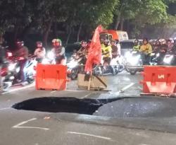Jalan Lenteng Agung Arah ke Depok Ambles, Pengendara Disarankan Pilih Jalur Lain