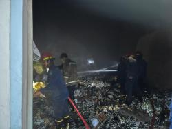 Gudang Distributor Makanan di SiRIE Sidoarjo Terbakar saat Subuh, Damkar Kerahkan Lima Unit PMK
