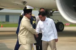 Disambut Gibran, Prabowo Tiba di Tanah Air usai Kunjungi Prancis