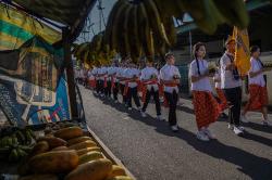 Potret Pradaksina Waisak di Palembang