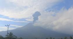 Gunung Lewotobi Laki-laki Kembali Meletus, Abu Vulkanik Membumbung 1 Kilometer