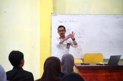 Ketua KPU Bojonegoro Kupas Transformasi Sistem Pemilu di Indonesia, dalam Kuliah Praktisi Unigoro