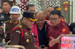 Kejagung Tahan Eks Kepala BGN Dadan Hindayana, Langsung Pakai Rompi Tahanan