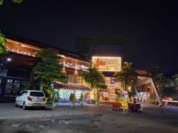 Lapangan Padel di Tengah Permukiman Surabaya Diprotes Warga, Suara Bising Ganggu Orang Istirahat