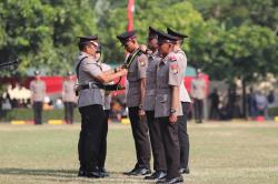 Kisah Inspiratif Bripda Kadek, Anak Buruh Harian yang Jadi Lulusan Terbaik Diktukba Polri 2026