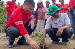 Jelang Hari Lingkungan Hidup Sedunia, 1.400 Bibit Kopi dan Kemiri Dibagikan ke Petani Dairi