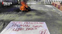 Demo di Kantor Bupati Polewali Mandar Ricuh