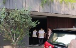 KPK Geledah Rumah Silmy Karim, Truk Brimob Siaga di Tengah Skandal Pemerasan WNA