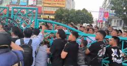 Perebutan Lahan UIN Memanas, Gerbang Madrasah Pembangunan Jebol Saat Dua Kubu Saling Dorong