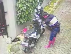 Awas! Maling Gaya Baru Senyap Tanpa Alas Kaki, Motor di Depok Bobol Dalam Sekejap