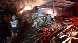 Gudang Pemotongan Kayu di Probolinggo Terbakar, Kerugian Ditaksir Capai Puluhan Juta
