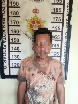 Modus Bukti Transfer Palsu, Dua Penipu Pedagang Ayam di Wonocolo Taman Diciduk Polisi