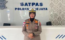 Cegah Kecelakaan Akibat Ternak Berkeliaran, Satlantas Pidie Jaya Pasang Rambu di Jalur Rawan