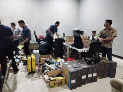Imigrasi Bongkar Sindikat Love Scamming di Semarang, 4 WN China Ditangkap dan Ratusan HP Disita