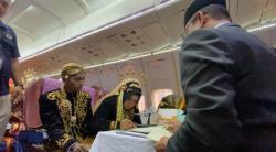 Unik, 20 Pasangan Nikah Bareng di Atas Pesawat Terbang di Yogyakarta