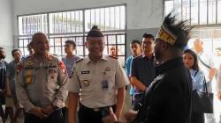 Anggota DPR RI Yan Mandenas Soroti Lapas Sorong Yang Overkapasitas, Satu Kamar Diisi 20 Orang
