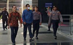 BREAKING NEWS: Terjaring OTT, Bupati Muara Enim Edison Tiba di Gedung KPK dan Pilih Bungkam